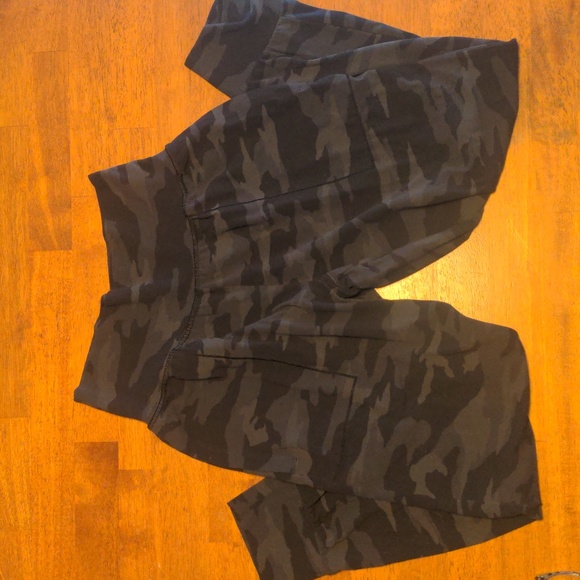Athleta Pants - Athleta Salutation Black and Grey Camo Jogger Cropped Yoga pant